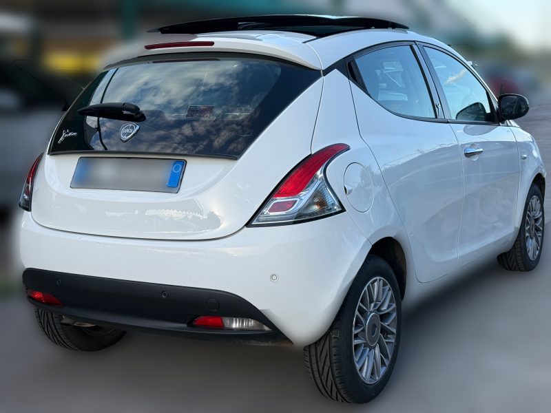 Lancia Ypsilon 1.3 Mjt 95cv Platino TETTO | MOTORE NUOVO