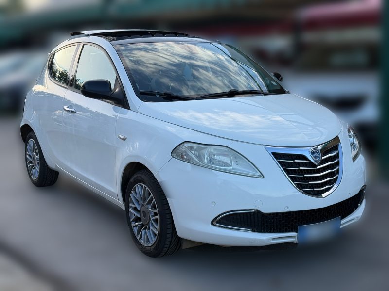 Lancia Ypsilon 1.3 Mjt 95cv Platino TETTO | MOTORE NUOVO