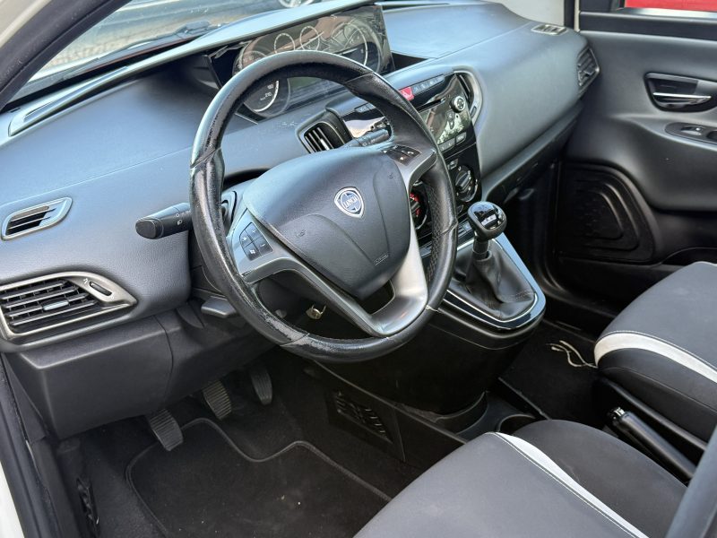 Lancia Ypsilon 1.3 Mjt 95cv Platino TETTO | MOTORE NUOVO