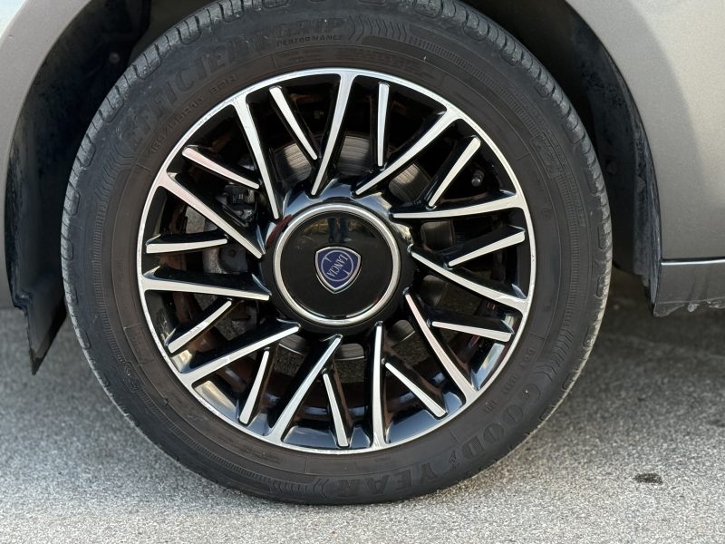 Lancia Y 1.0 70 CV S&S HYBRID A.F.
